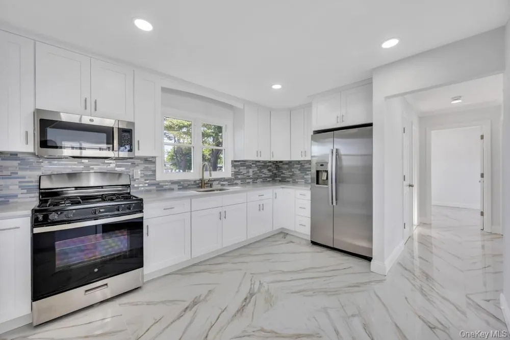 1828 Stein Drive Bay Shore, NY 11706