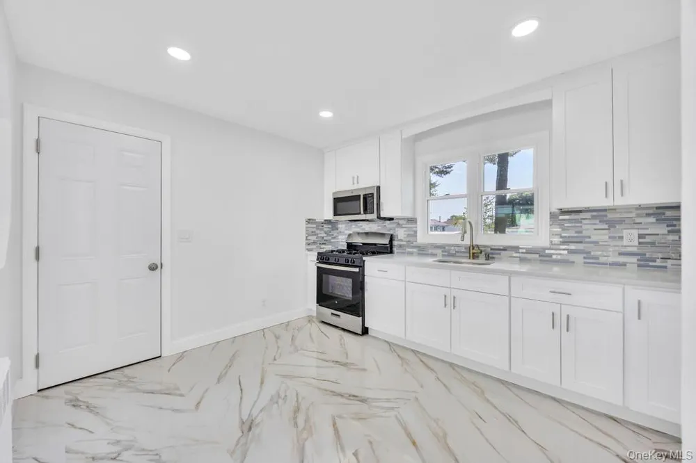 1828 Stein Drive Bay Shore, NY 11706