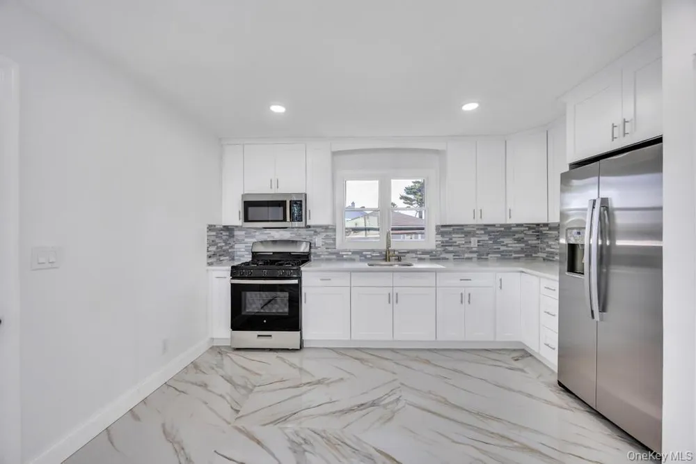 1828 Stein Drive Bay Shore, NY 11706