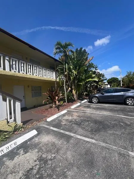 2741 NE 8th Avenue #14 Wilton Manors, FL 33334