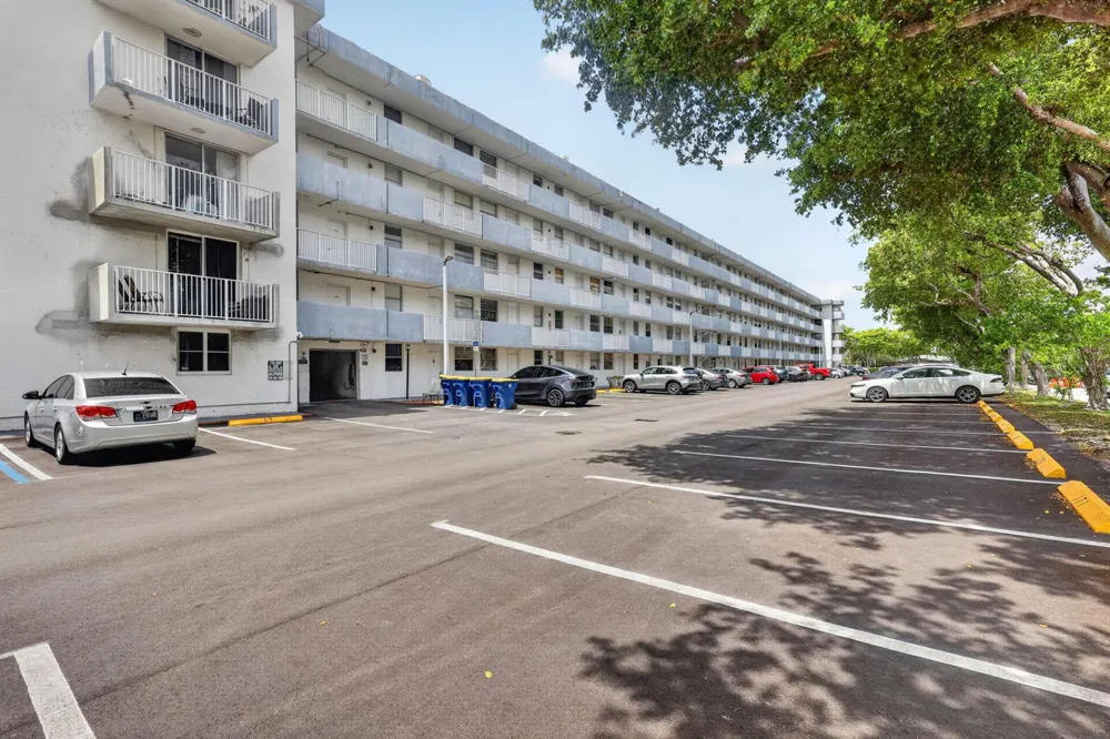 1801 S Treasure Drive #415 North Bay Village, FL 33141