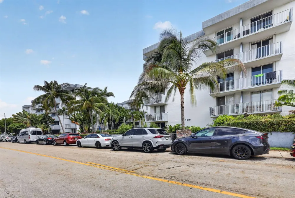 1801 S Treasure Drive #415 North Bay Village, FL 33141