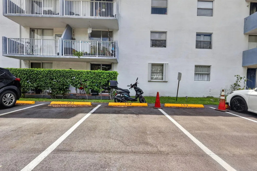 1801 S Treasure Drive #415 North Bay Village, FL 33141