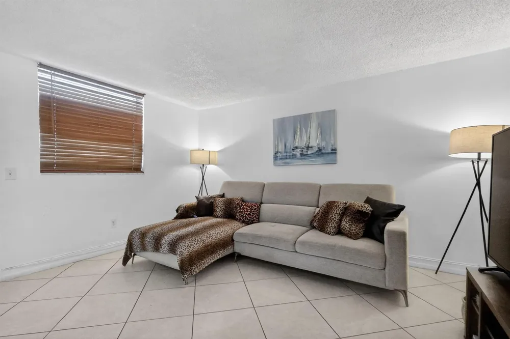 1801 S Treasure Drive #415 North Bay Village, FL 33141