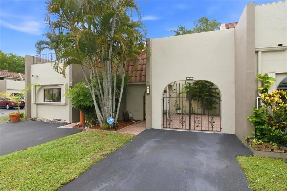 275 Jacaranda Drive Plantation, FL 33324