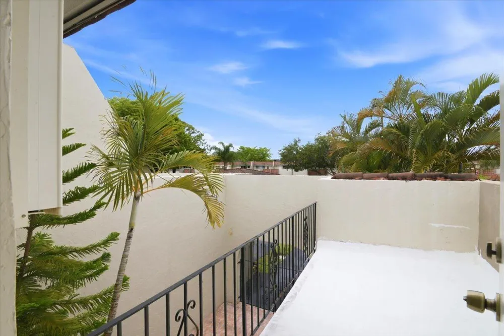 275 Jacaranda Drive Plantation, FL 33324