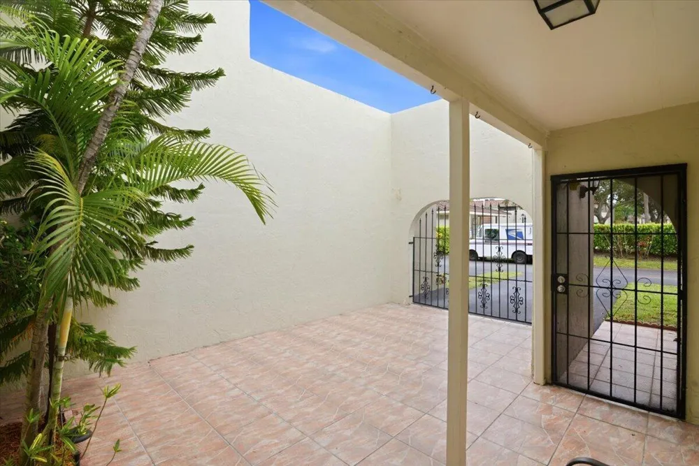 275 Jacaranda Drive Plantation, FL 33324