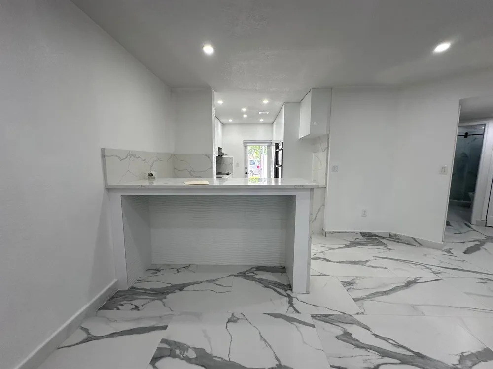 300 E 4th Street #103 Hialeah, FL 33010