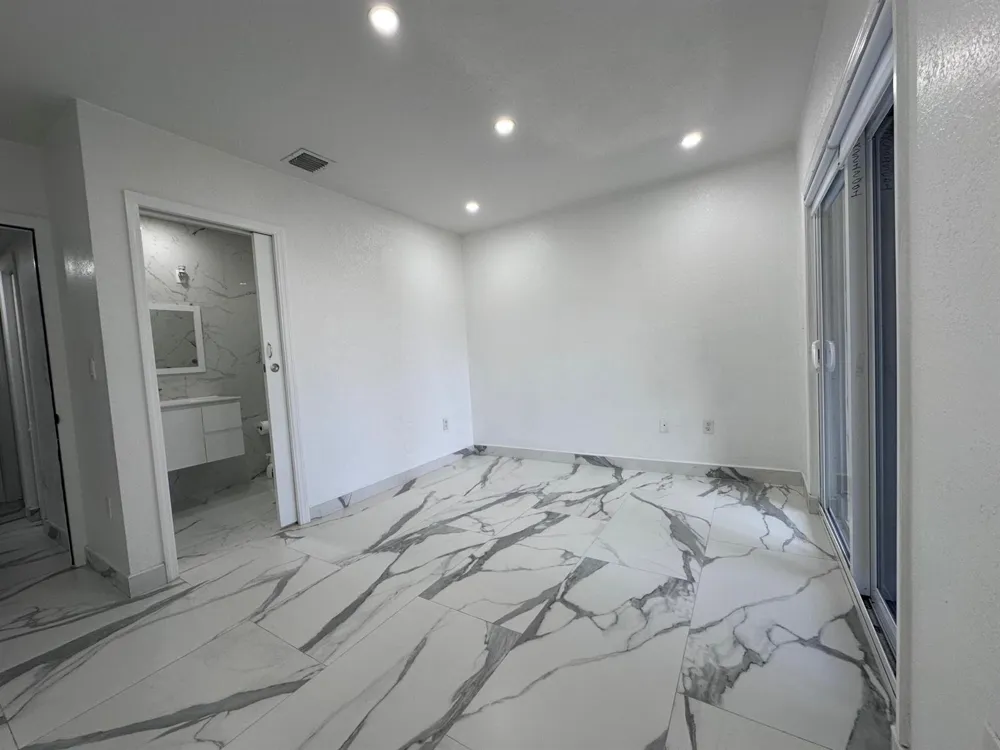 300 E 4th Street #103 Hialeah, FL 33010