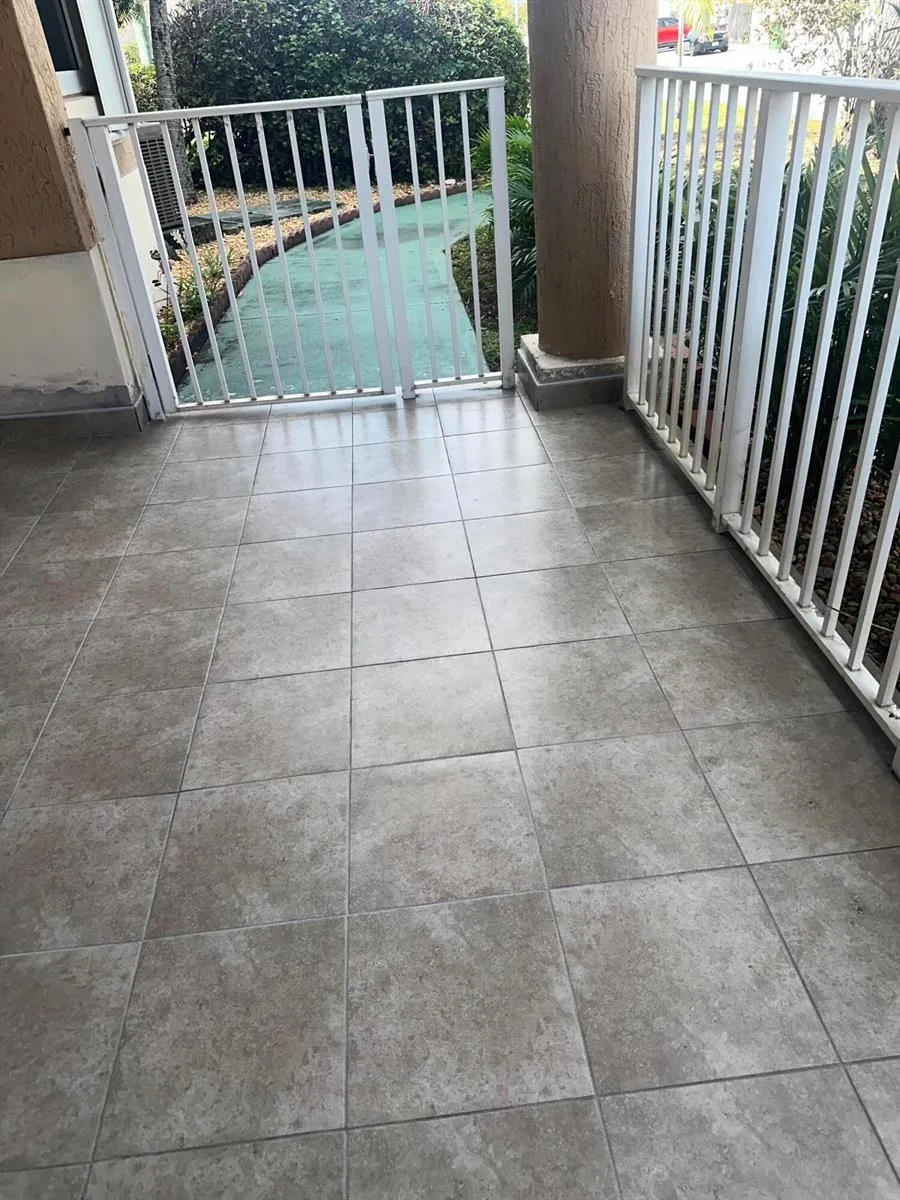 300 E 4th Street #103 Hialeah, FL 33010