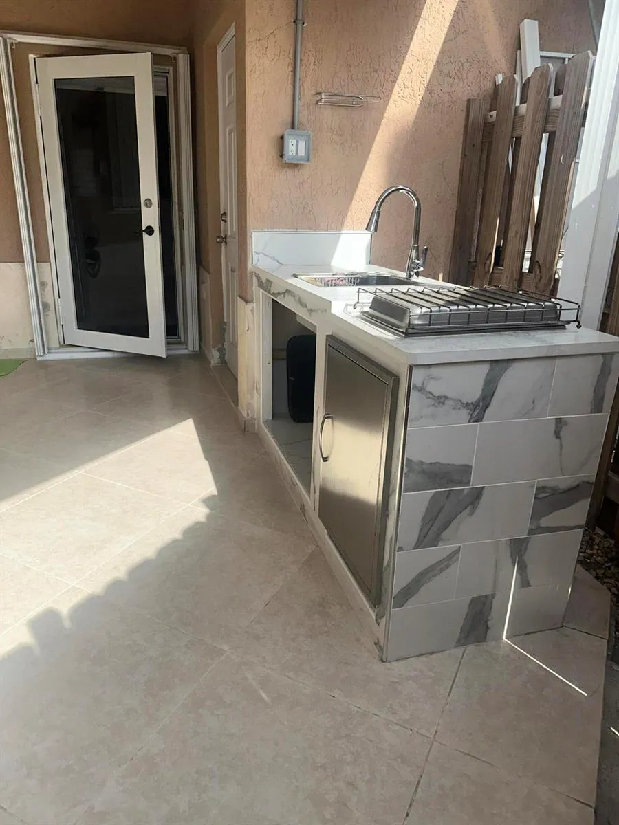 300 E 4th Street #103 Hialeah, FL 33010