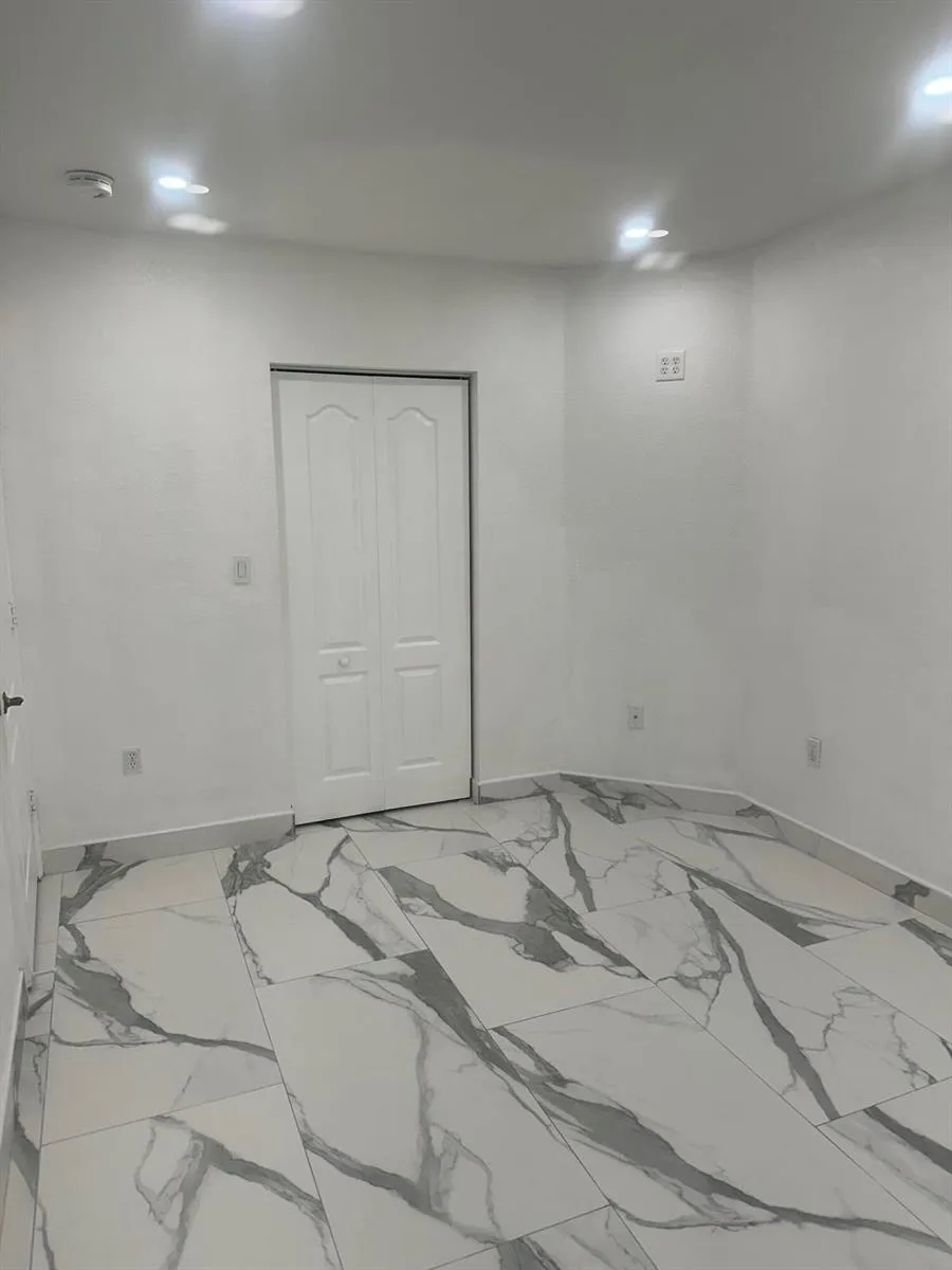 300 E 4th Street #103 Hialeah, FL 33010