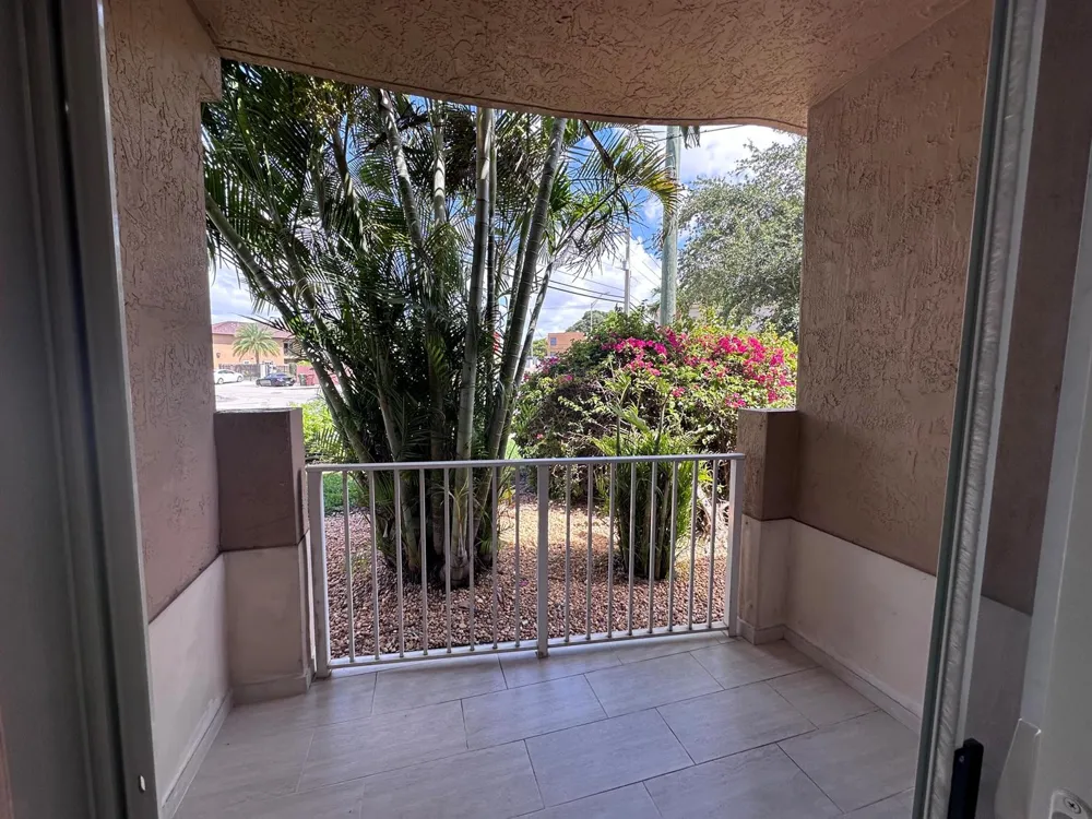 300 E 4th Street #103 Hialeah, FL 33010