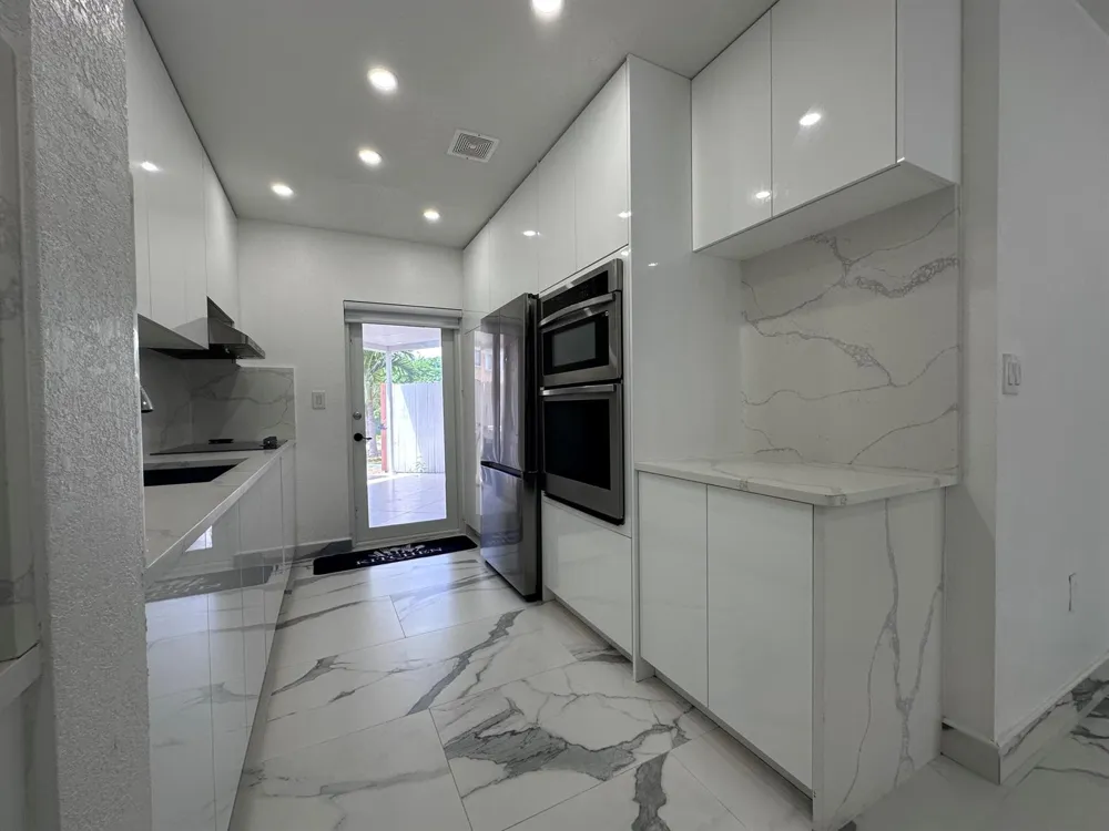 300 E 4th Street #103 Hialeah, FL 33010