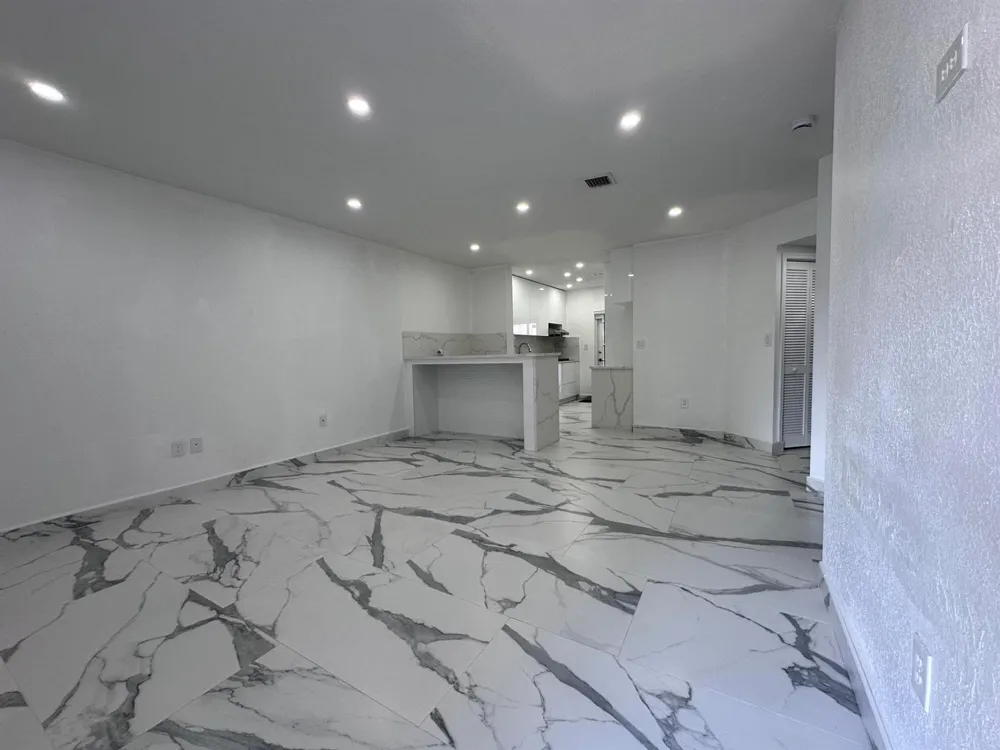 300 E 4th Street #103 Hialeah, FL 33010