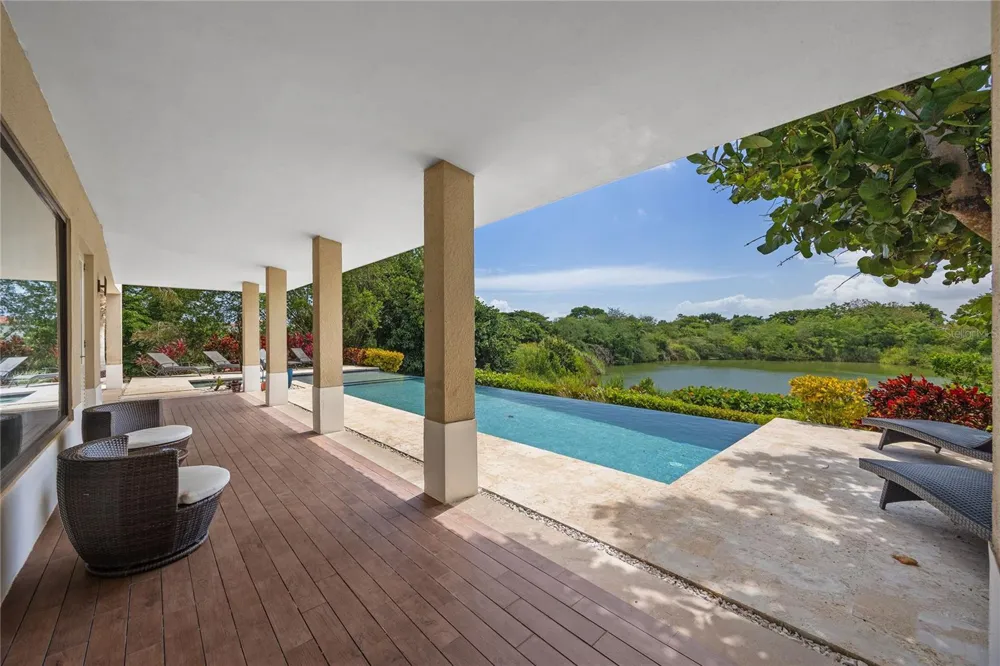 403 CAMINO DE LOS JOBANES Dorado, PR 00646