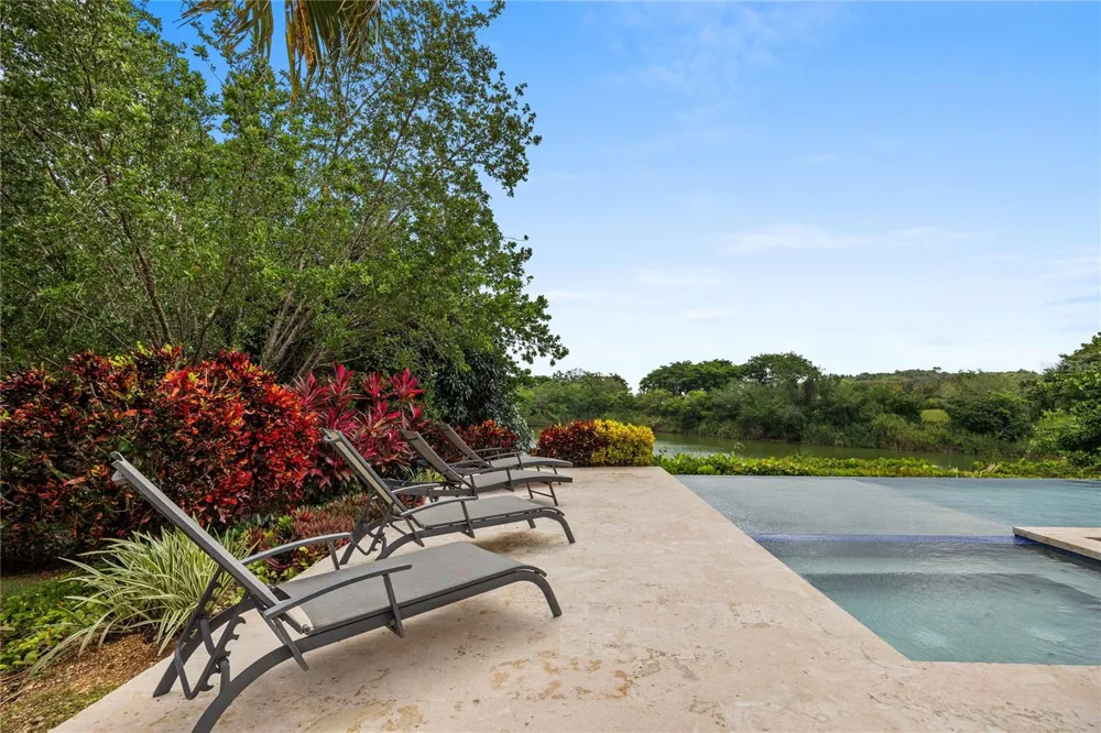 403 CAMINO DE LOS JOBANES Dorado, PR 00646