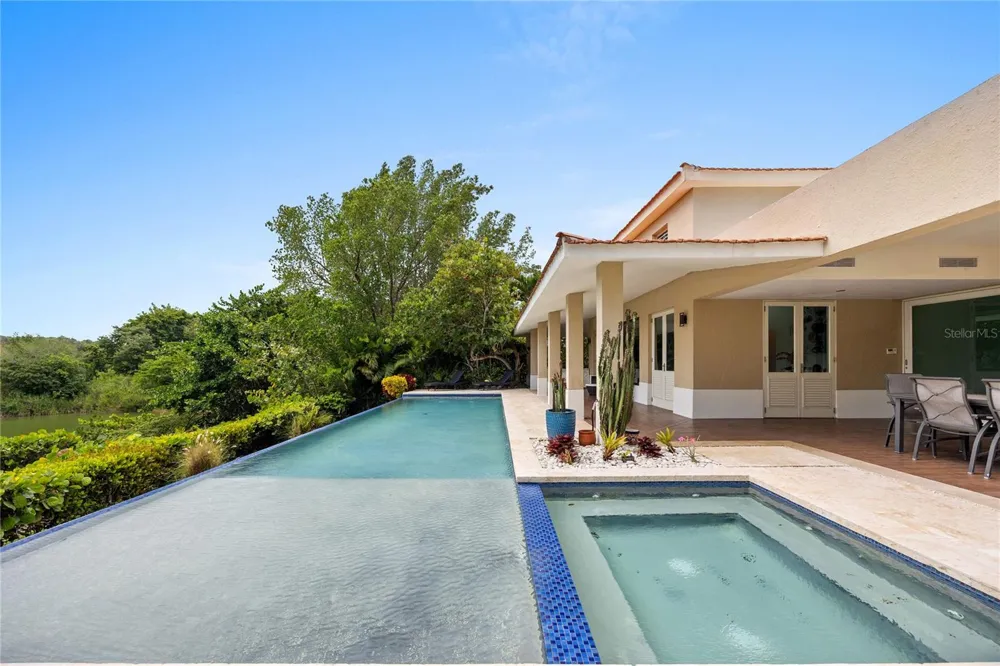 403 CAMINO DE LOS JOBANES Dorado, PR 00646