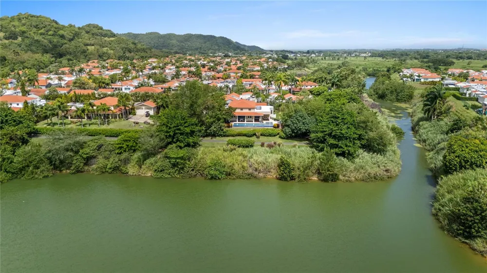 403 CAMINO DE LOS JOBANES Dorado, PR 00646