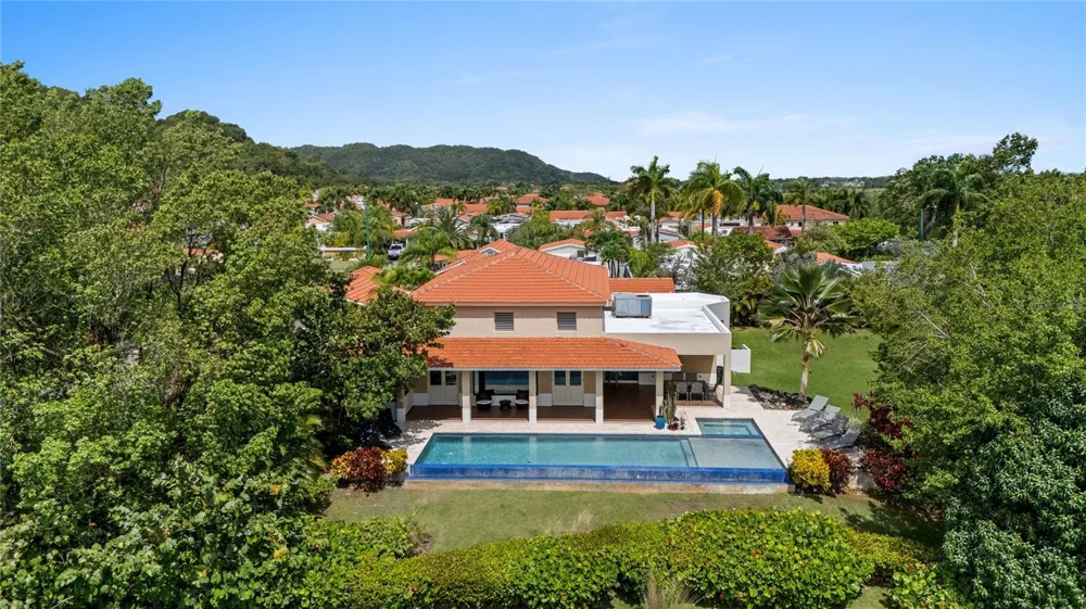403 CAMINO DE LOS JOBANES Dorado, PR 00646