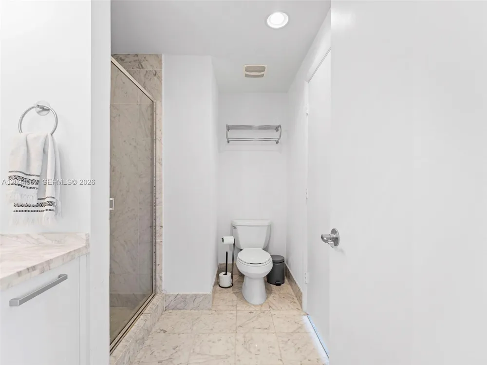 253 NE 2nd St #1801 Miami, FL 33132