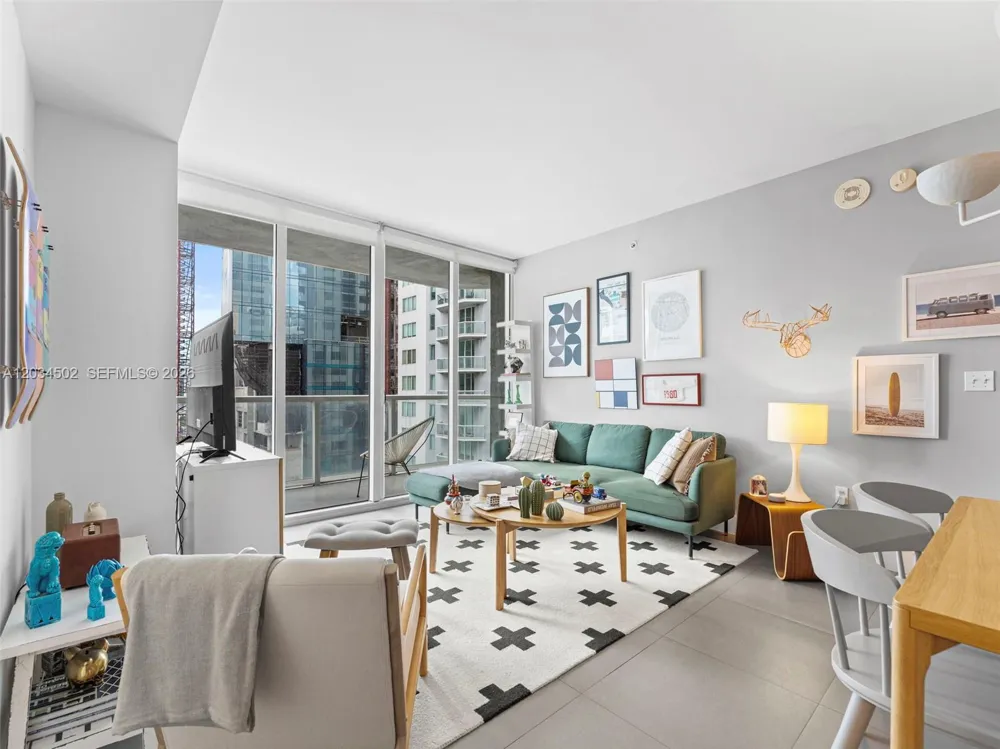 253 NE 2nd St #1801 Miami, FL 33132