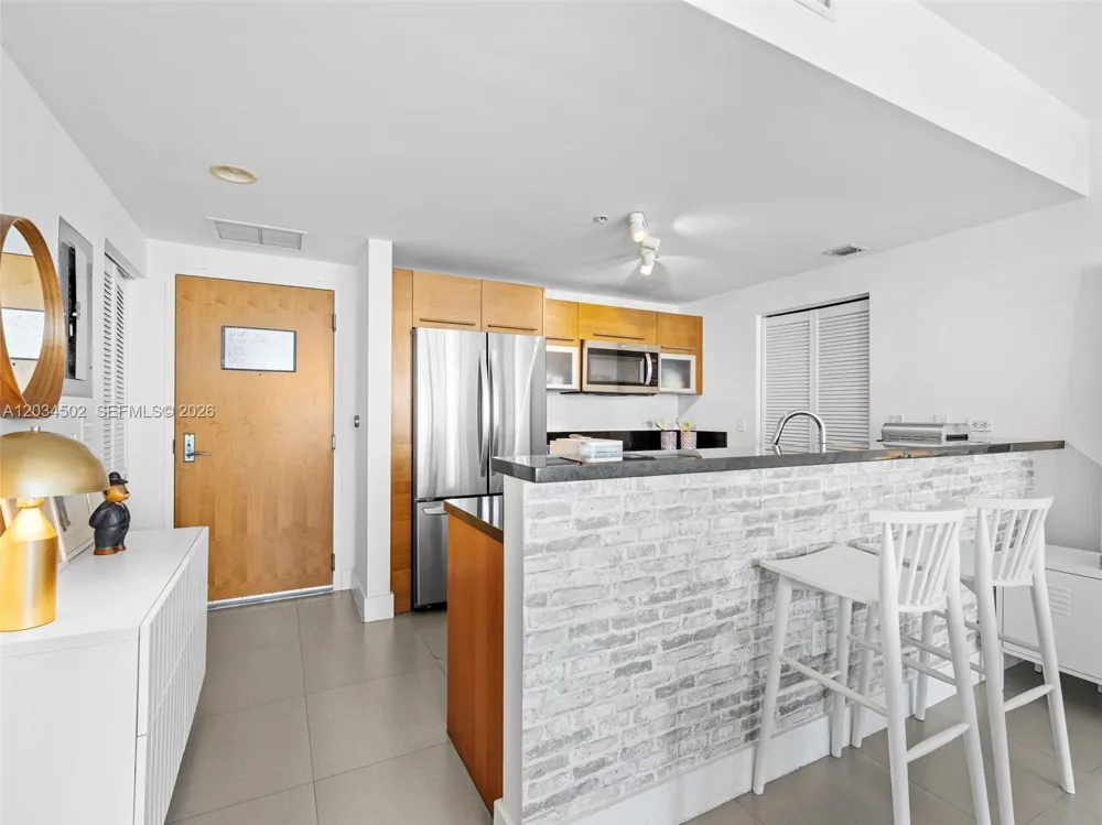 253 NE 2nd St #1801 Miami, FL 33132