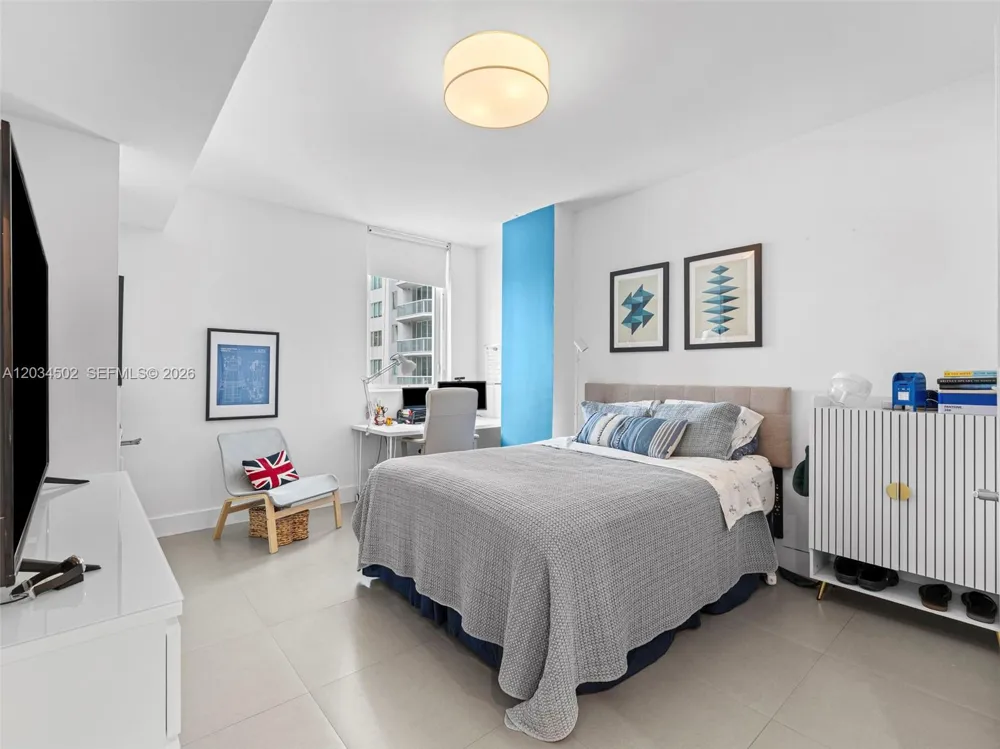 253 NE 2nd St #1801 Miami, FL 33132
