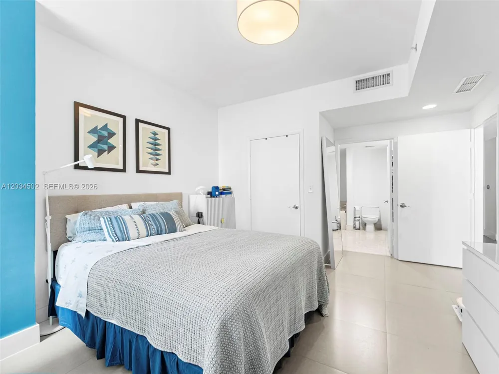 253 NE 2nd St #1801 Miami, FL 33132