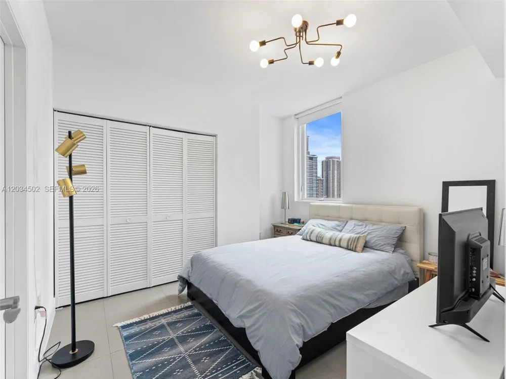 253 NE 2nd St #1801 Miami, FL 33132