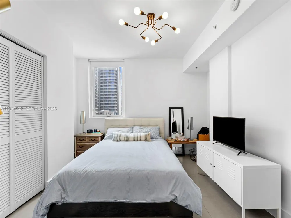 253 NE 2nd St #1801 Miami, FL 33132