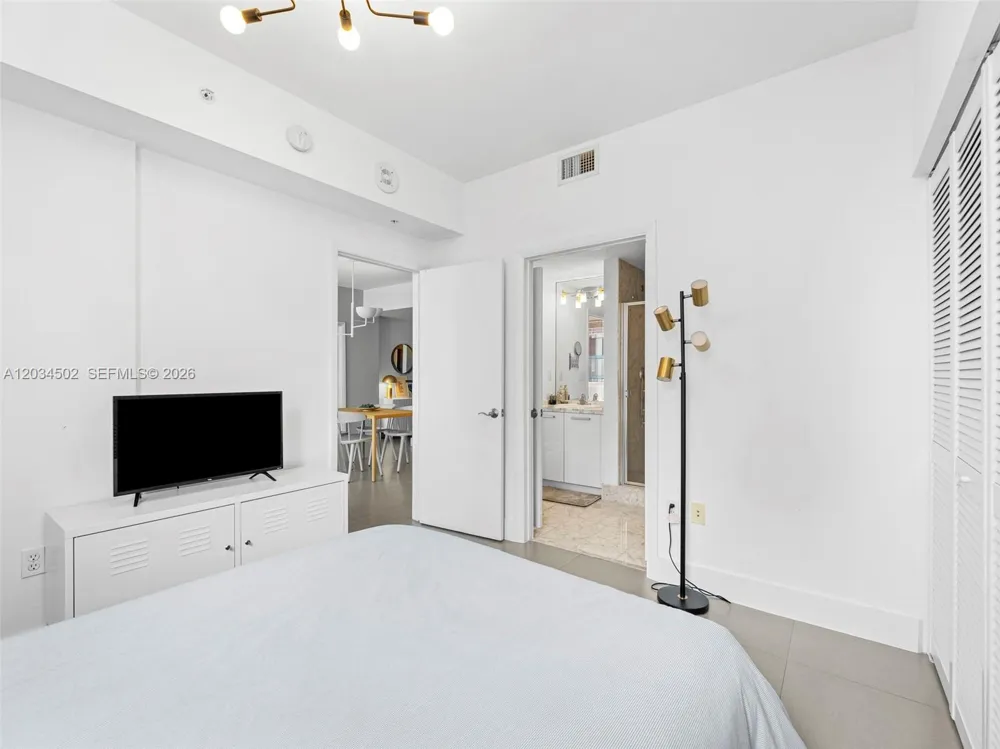 253 NE 2nd St #1801 Miami, FL 33132