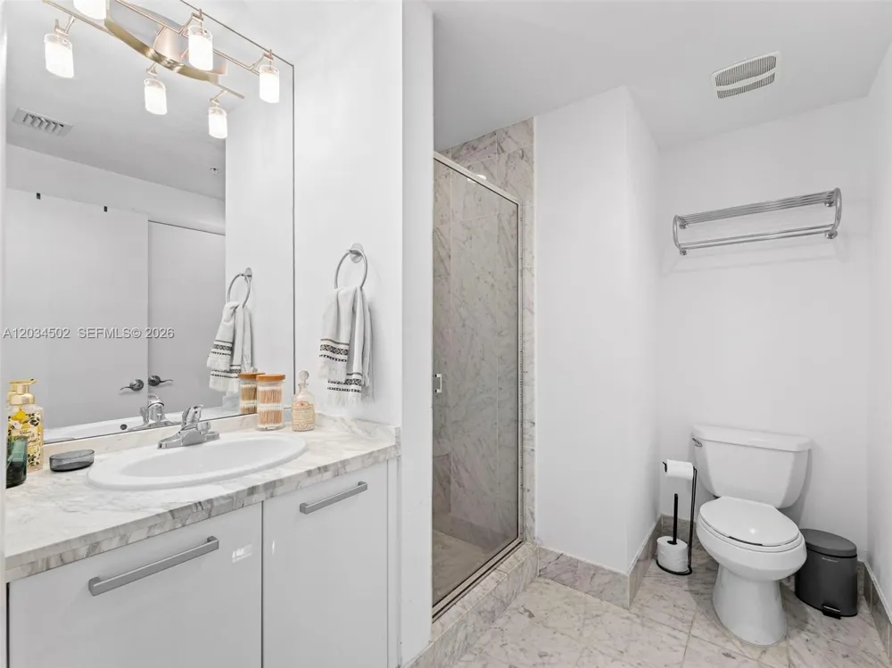 253 NE 2nd St #1801 Miami, FL 33132