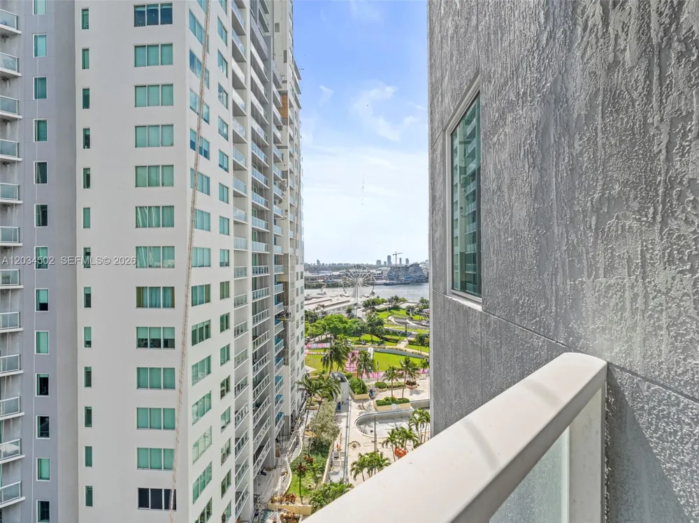 253 NE 2nd St #1801 Miami, FL 33132