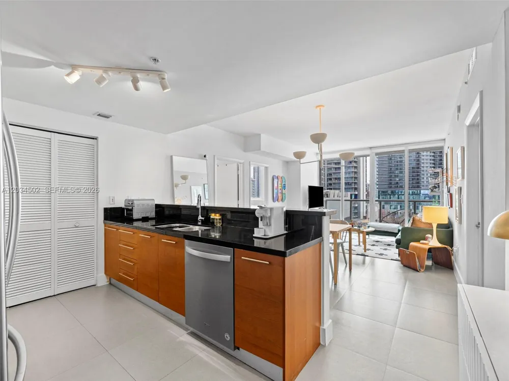 253 NE 2nd St #1801 Miami, FL 33132