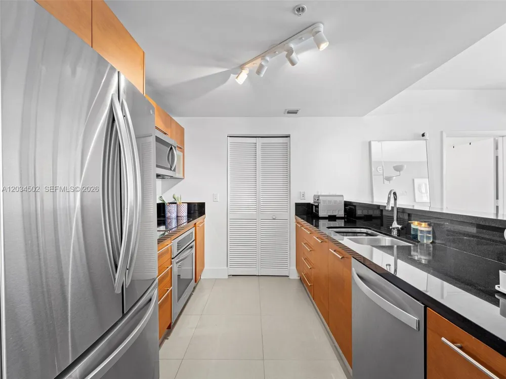 253 NE 2nd St #1801 Miami, FL 33132