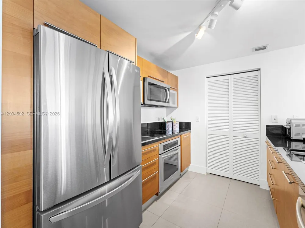 253 NE 2nd St #1801 Miami, FL 33132