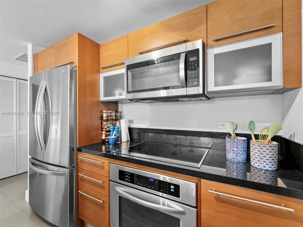253 NE 2nd St #1801 Miami, FL 33132