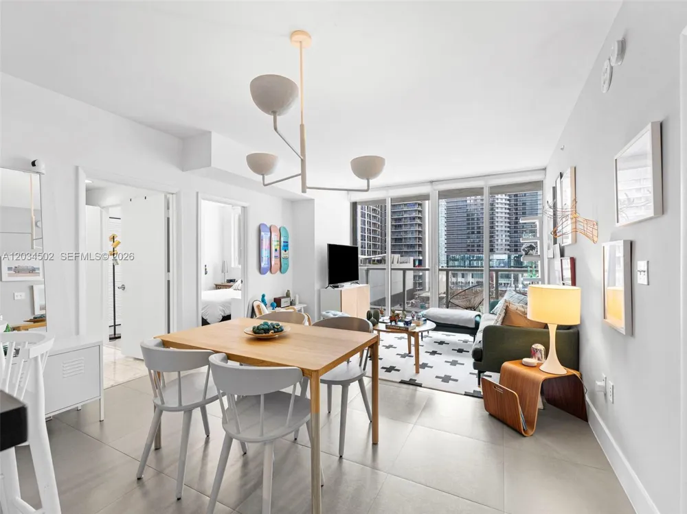 253 NE 2nd St #1801 Miami, FL 33132