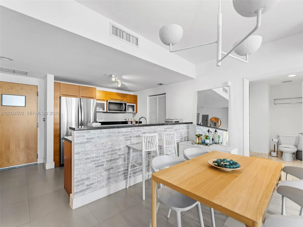 253 NE 2nd St #1801 Miami, FL 33132