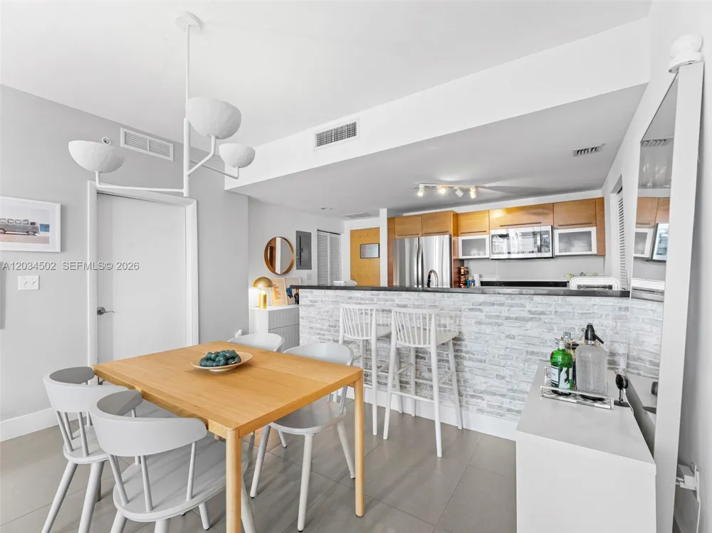 253 NE 2nd St #1801 Miami, FL 33132