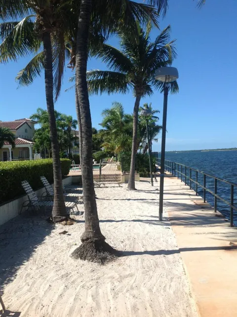 1040 Lake Shore Drive #105