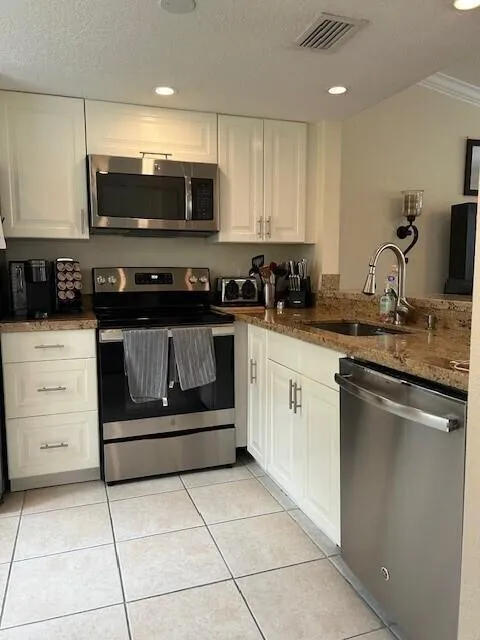 1040 Lake Shore Drive #105 Lake Park, FL 33403