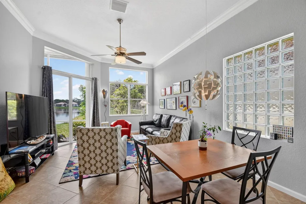 8553 E Via Grande E Wellington, FL 33411