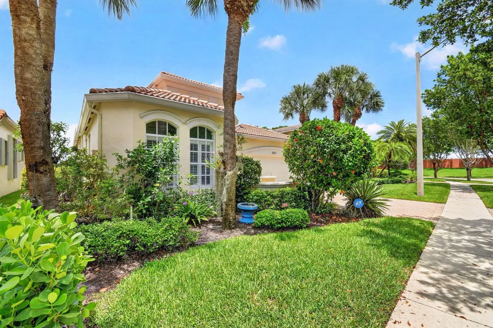 8553 E Via Grande E Wellington, FL 33411