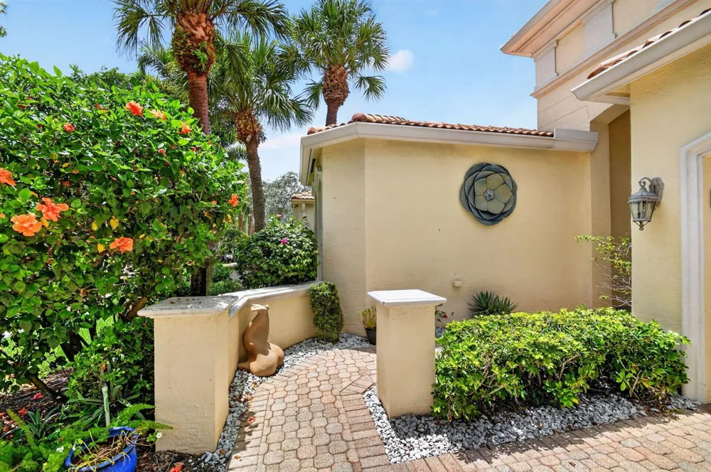 8553 E Via Grande E Wellington, FL 33411