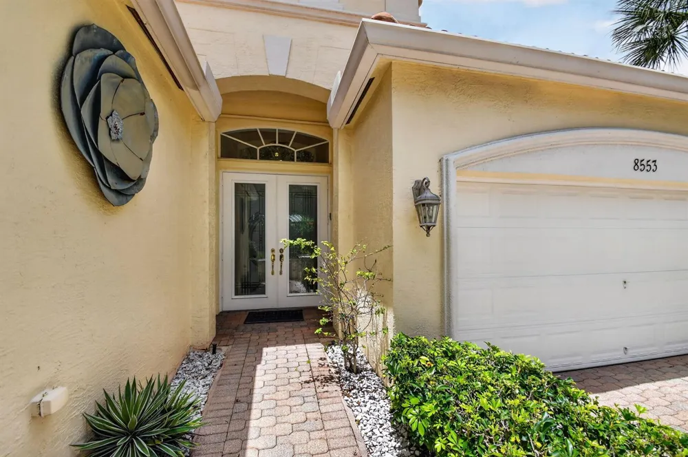 8553 E Via Grande E Wellington, FL 33411