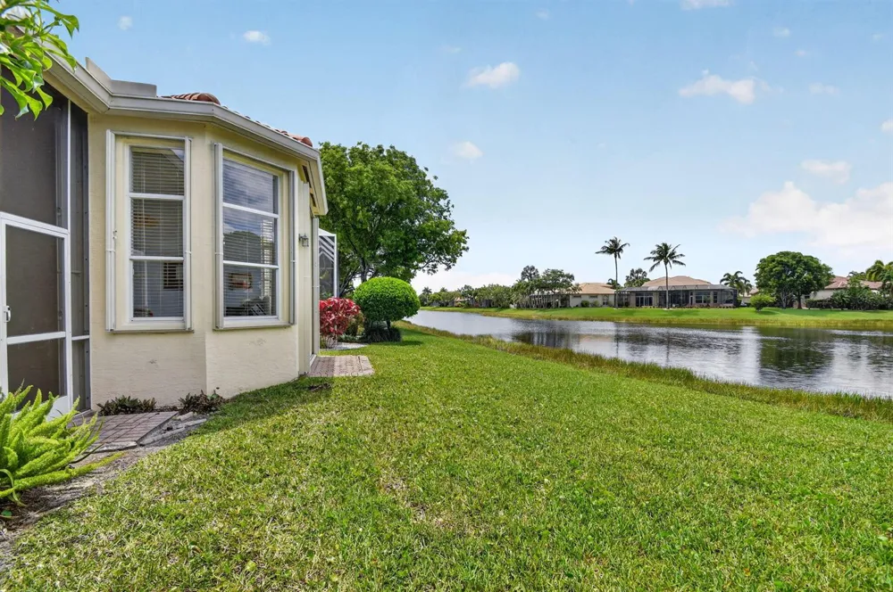 8553 E Via Grande E Wellington, FL 33411