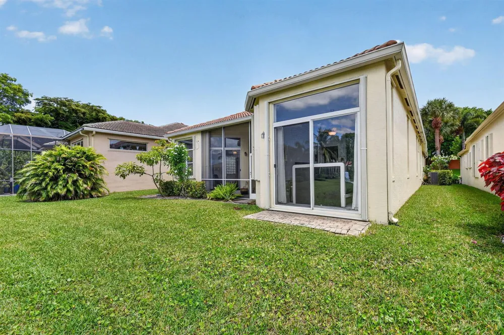 8553 E Via Grande E Wellington, FL 33411