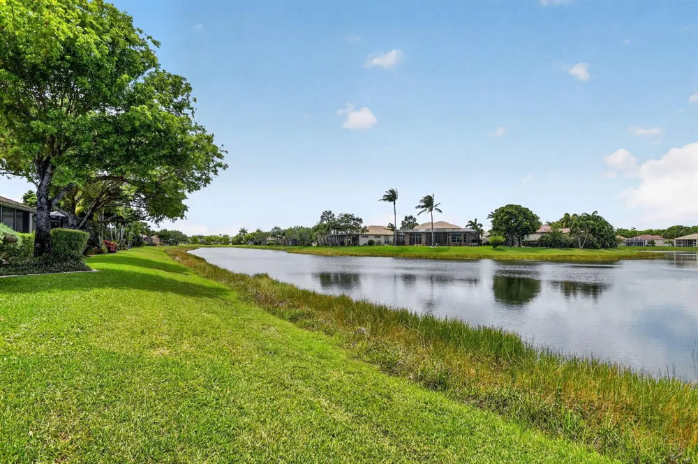 8553 E Via Grande E Wellington, FL 33411